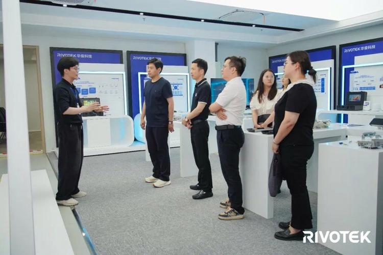 湖州市经信局领导一行调研润芯微首个智能工厂